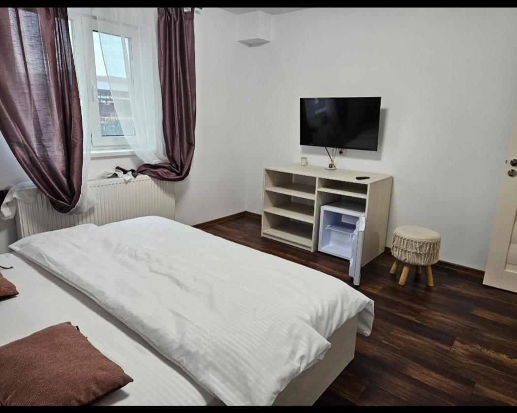 Casa Coco Hotel Curtea De Arges Ngoại thất bức ảnh