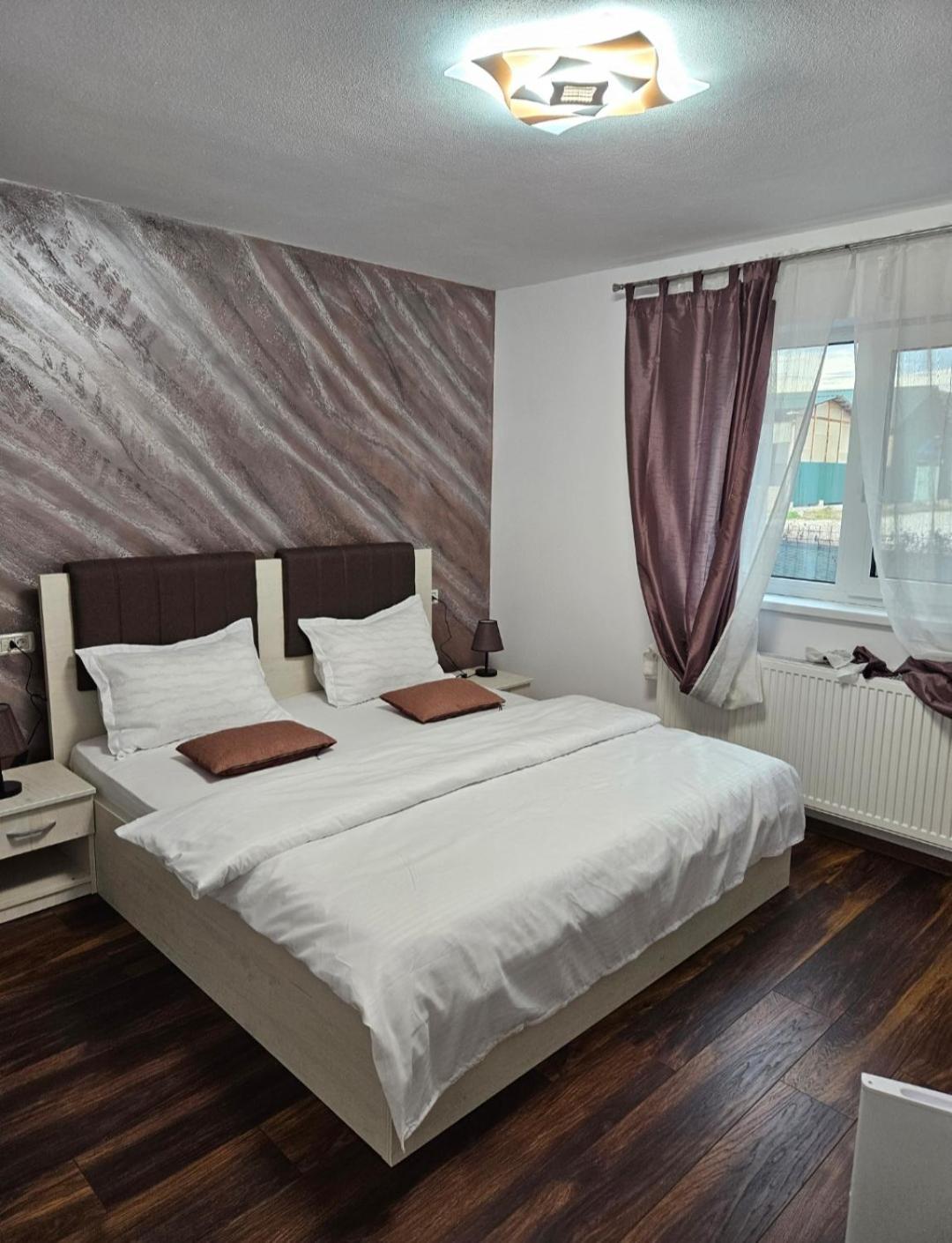 Casa Coco Hotel Curtea De Arges Ngoại thất bức ảnh